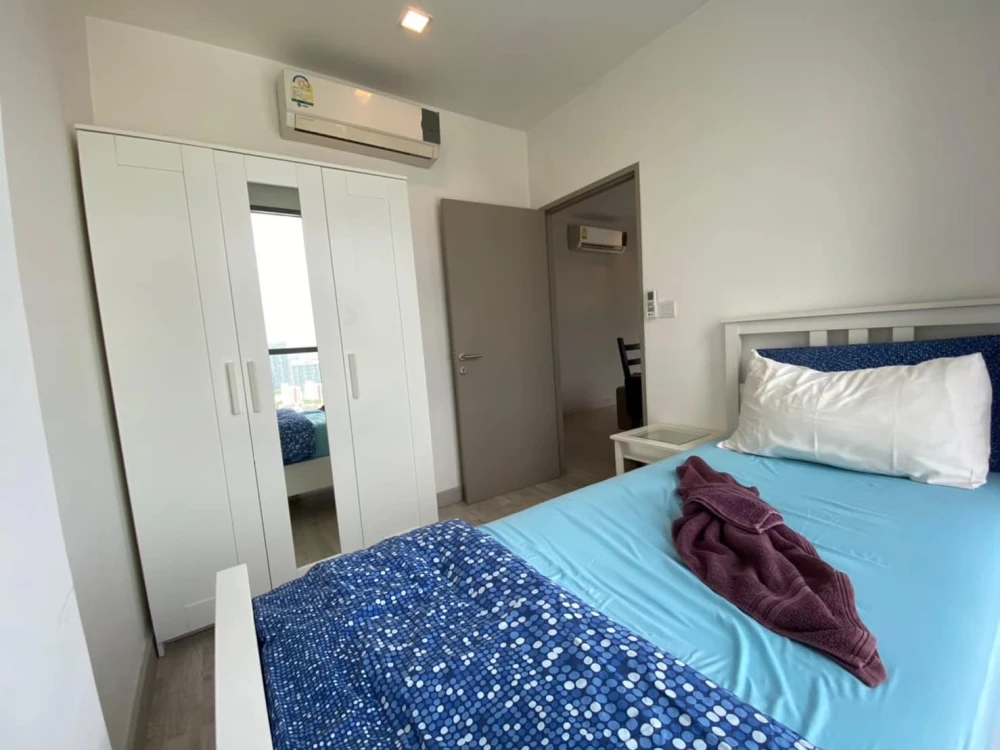 Selling Ideo Mobi Sukhumvit condo. Nice unit, fully furnished, high floor, beautiful view. Book now!