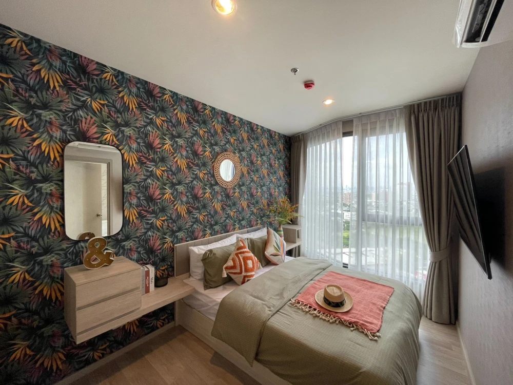 For sale: Ideo Mobi Sukhumvit East Point, 1 bedroom, 1 bathroom, stunningly decorated, with beautiful wallpaper, fully furnished, don't miss out.