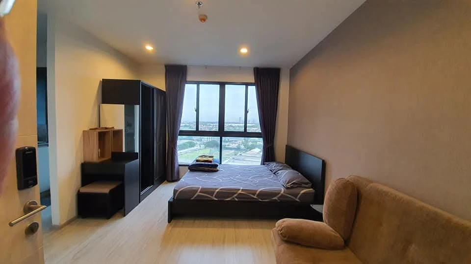 For sale: Ideo Mobi Sukhumvit Eastgate, comes with complete furniture and appliances. Reserve now!