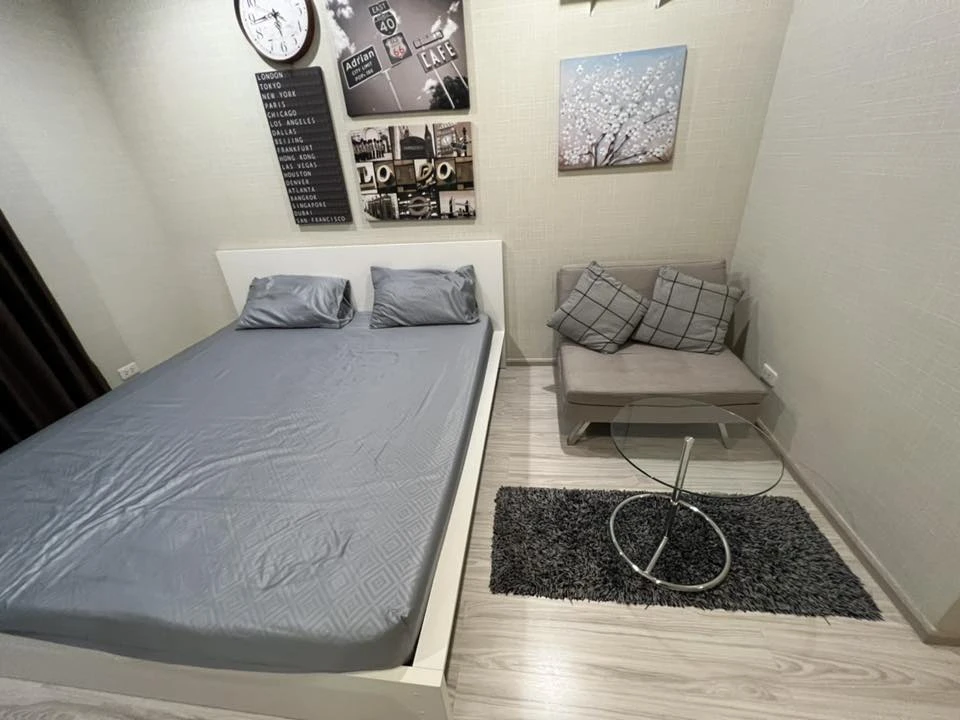 For sale: Ideo Mobi Sukhumvit Eastgate, a lovely room on the 5th floor, decorated in a cool theme, comes with complete furniture. Reserve now!