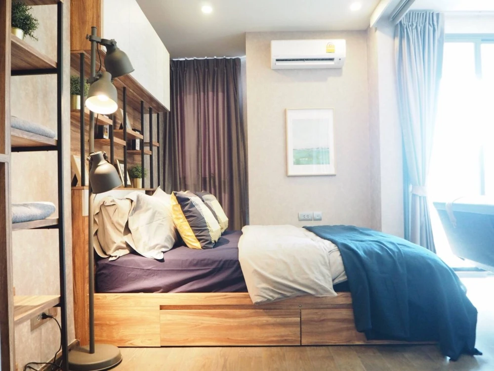 Selling IDEO Q Siam–Ratchatewi condo. Nice unit, fully furnished, high floor, beautiful view. Book now!
