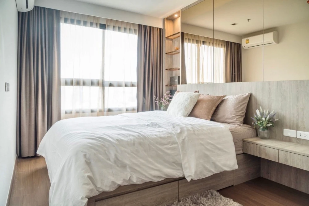 For sale or rent: Ideo Sukhumvit 93. Spacious unit with a coordinated color scheme and high-quality built-in headboard. Don't miss out!