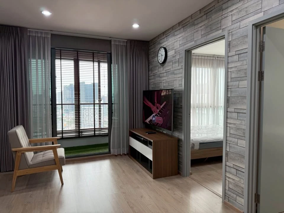 Selling Ideo Wutthakat condo, very high floor, 2 bedrooms, fully furnished (ready to move in).