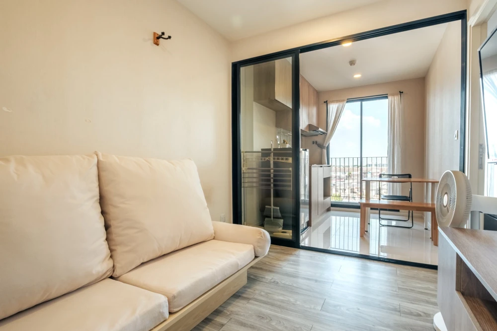 For sale: IKON Sukhumvit 77, 8th floor, fully furnished, nice to live in, hurry and reserve now, urgently.