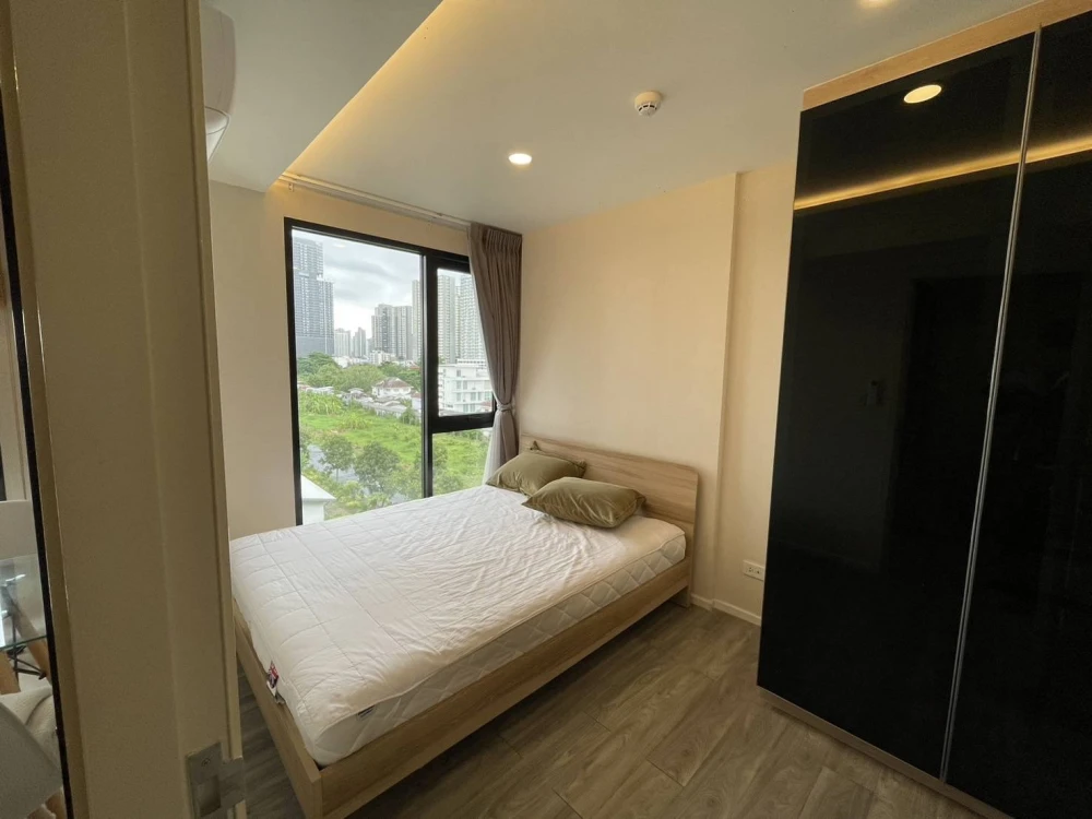 For sale: IKON Sukhumvit 77, 1 bedroom, 1 bathroom, closed kitchen, garden view, fully furnished + appliances. Don't miss out!