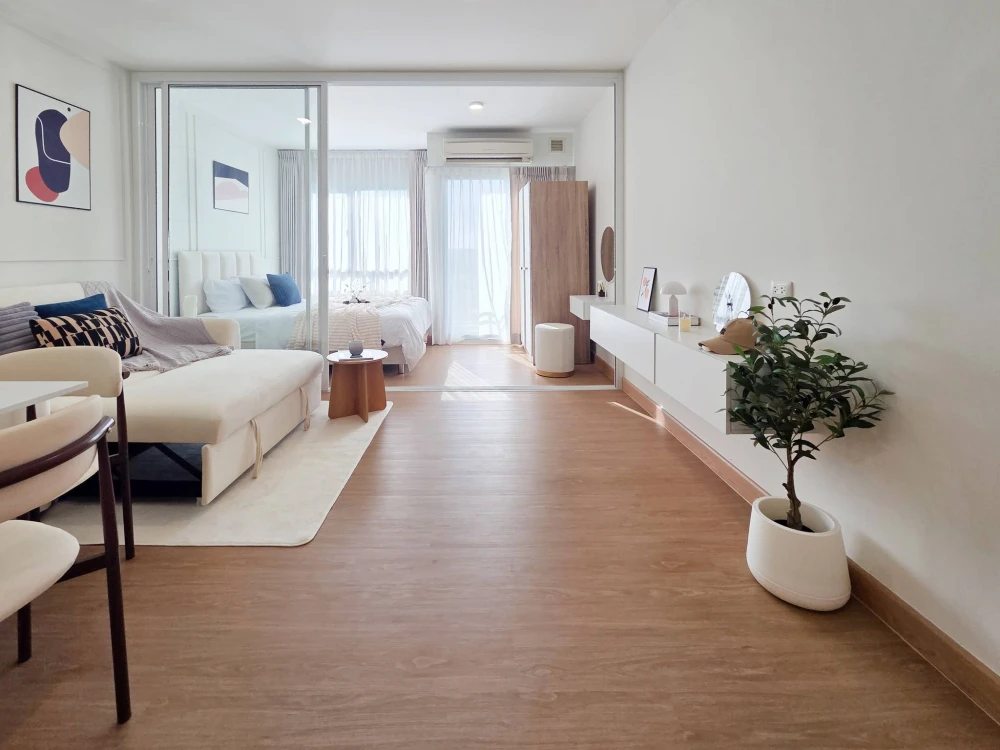 Selling Iris Avenue On Nut - Outer Ring Road. Pool view, unblocked view. Near Suvarnabhumi Airport, convenient transportation, easy access to the city
