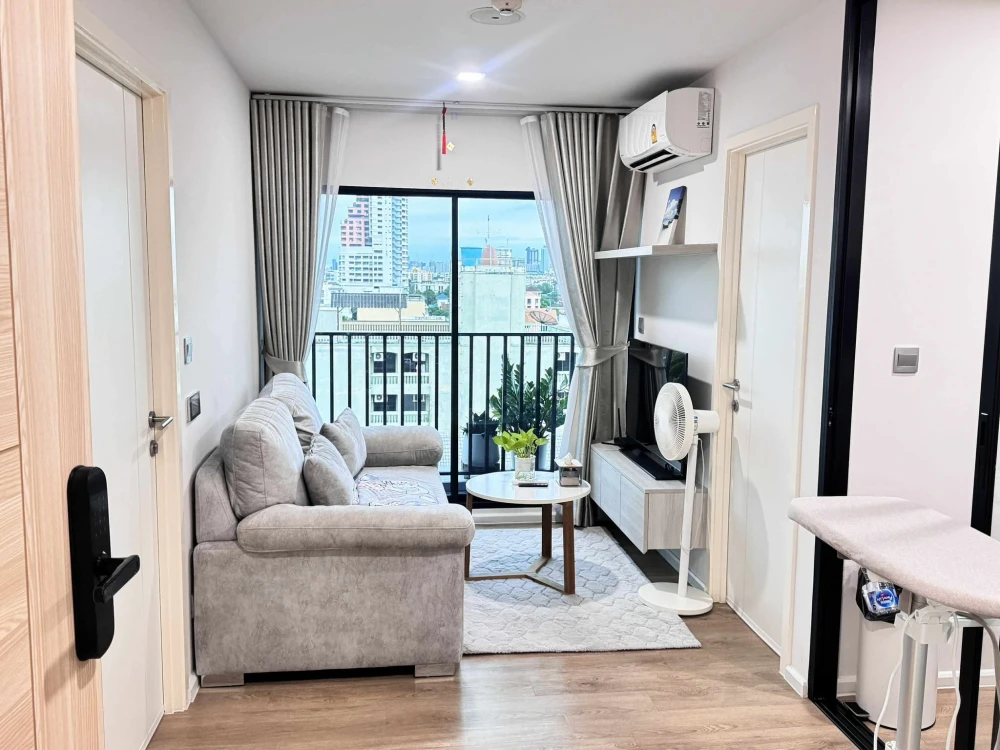 For sale: Ivory Ratchada 32, 8th floor, beautiful view, no buildings blocking, has a long balcony (from bedroom to living room), interested, reserve n