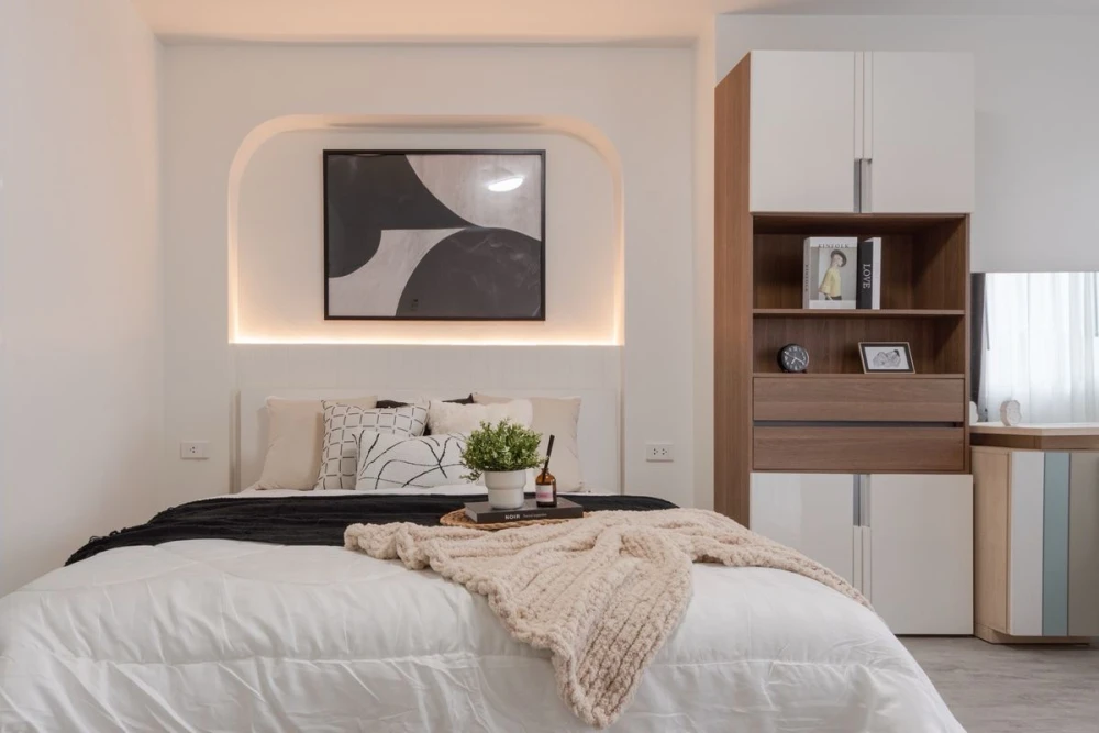 Kensington Bearing for sale, beautifully decorated room with a cool theme, lots of usable space, good location, hurry and reserve now!