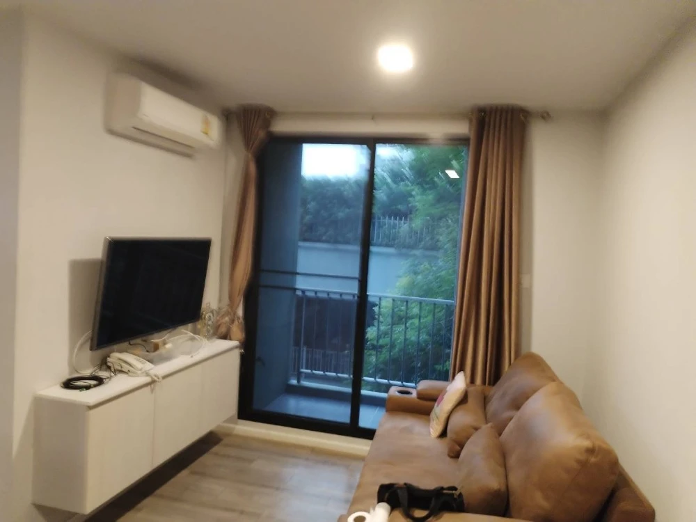 Selling a fully furnished 3rd floor Kensington Pahol-Kaset unit. Book now!