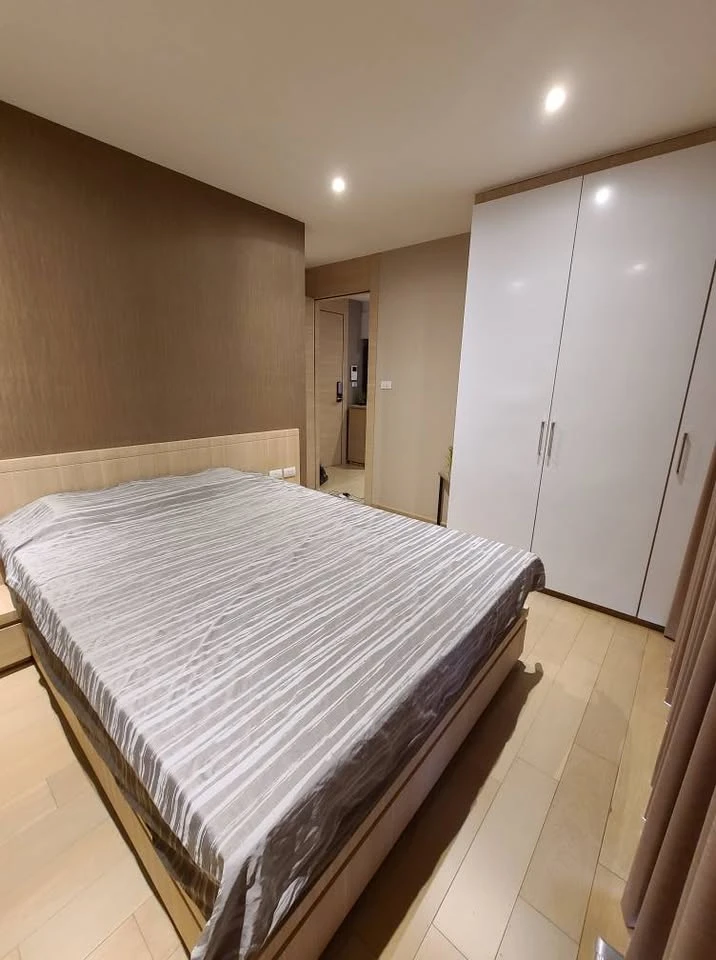 KLASS Silom for sale. Good condition, ready to move in. Corner unit. Red brick construction, no floor subsidence. Book now before it's gone!
