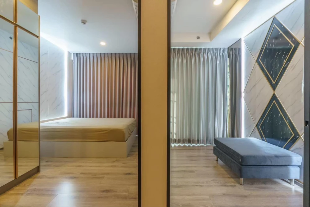 For sale or rent: Knightsbridge Collage Sukhumvit 107. Luxurious marble-decorated unit throughout, offering a spacious and comfortable living environm