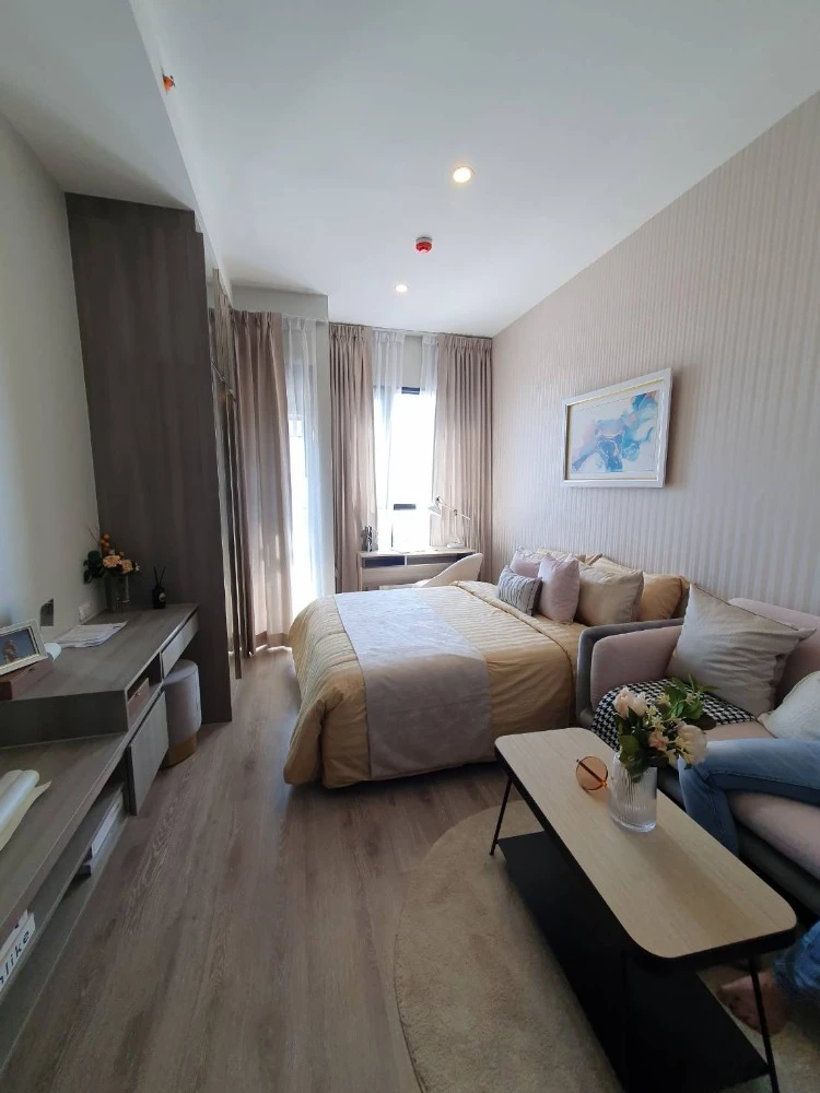 Selling a beautifully decorated, color-coordinated KnightsBridge Prime On-Nut unit with unobstructed views and fully furnished. Don't miss out!