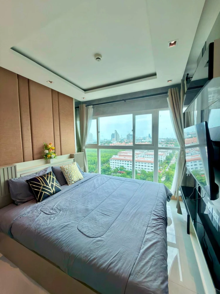 Selling La Santir condo, stunningly decorated with high-quality built-in furniture and gorgeous sea views. Book now!