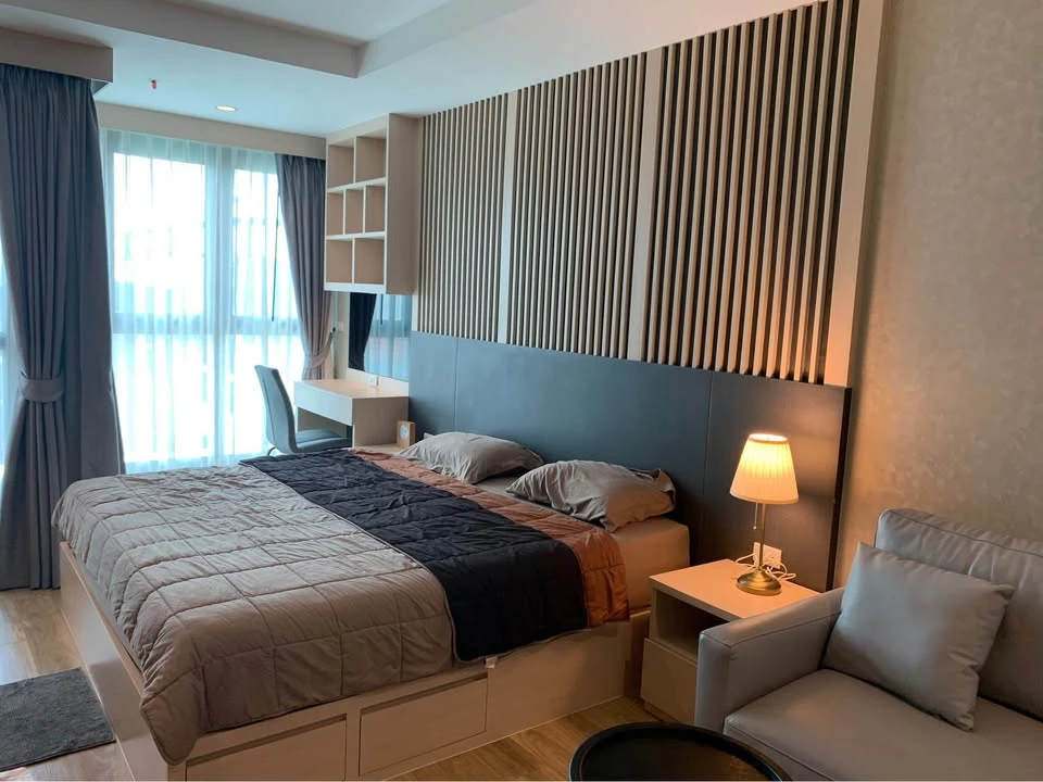For sale Ladda Plus Sriracha, a luxury condominium in the heart of Sriracha. Beautiful built-in decorations, with a bathtub and a good water heater. V