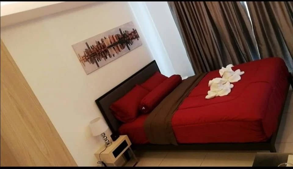 Selling two rooms at Laguna Beach Resort, 5th floor. Excellent location and fully furnished. Don't miss this opportunity!