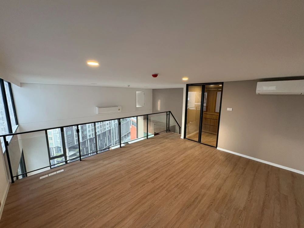 For sale Landmark @MRTA Station, spacious room, comfortable, airy, hurry and reserve now.