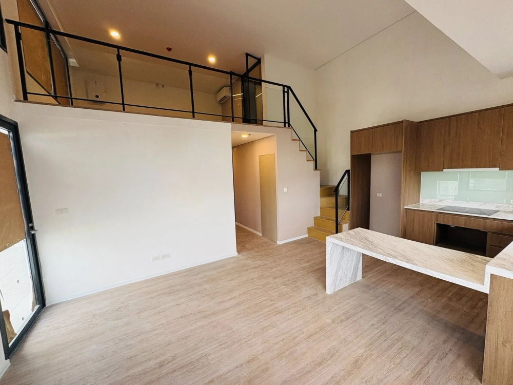 For sale Landmark @mrta station, 2 bedrooms, 1 bathroom, spacious room, high ceiling, large area, reserve now.