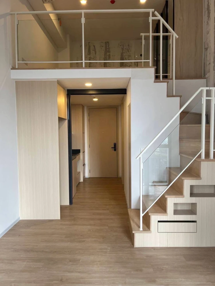 For sale: Landmark @MRTA Station, Duplex style, beautiful city view, pleasant to look at both day and night, don't miss it.