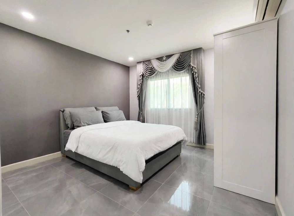 Selling Le Rich Rama 3, top floor (22nd floor). Very spacious room, beautifully decorated, very livable. Book now!