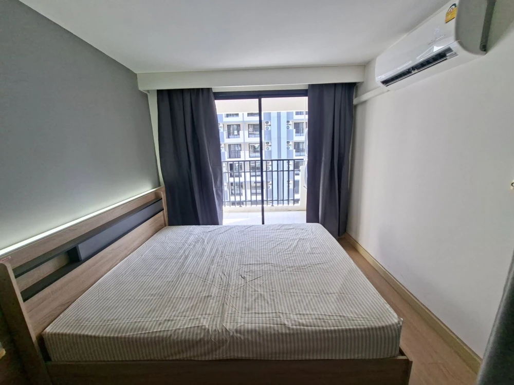 Level Condominium for sale. Spacious rooms with ample living space in a great location with convenient transportation. Book now!