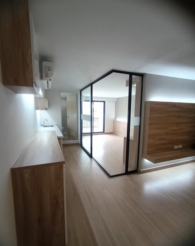 Selling Level Condominium, empty room, well separated, room decoration lovers, I must say that you definitely can't miss it.