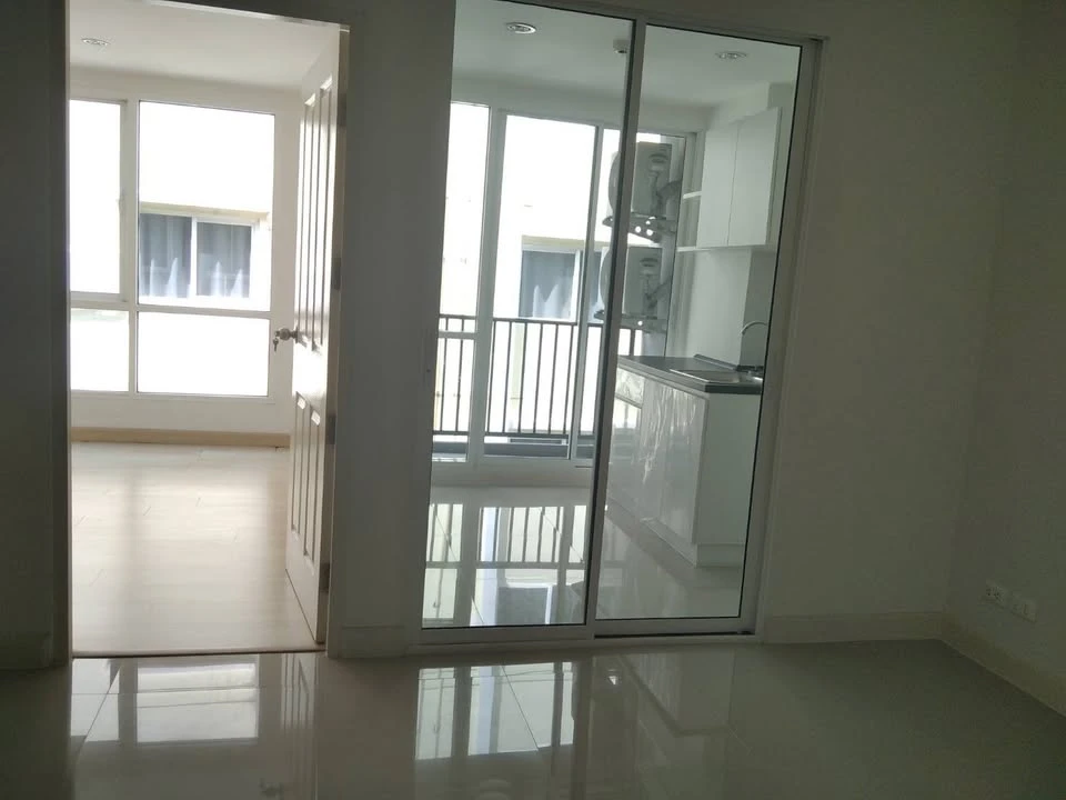 For sale: LEVO Ladprao 18 Phase 2. The room is comfortable and clean. You will regret it if you miss it.