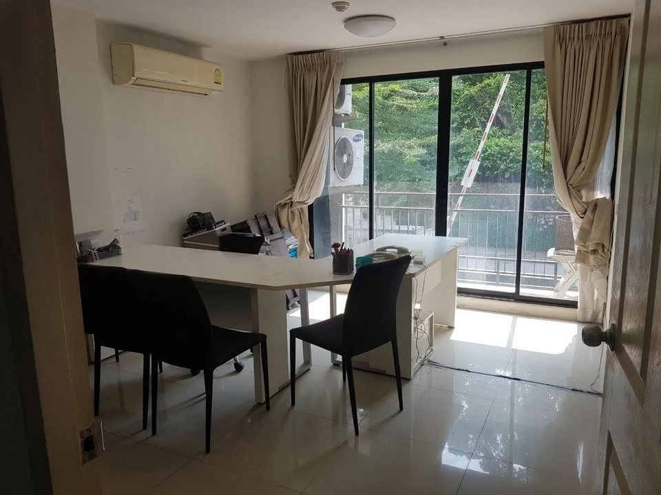 For sale: LIB Lat Phrao 20, 2nd floor, empty room, no furniture, perfect for those who like to decorate their own room. Hurry and reserve now!