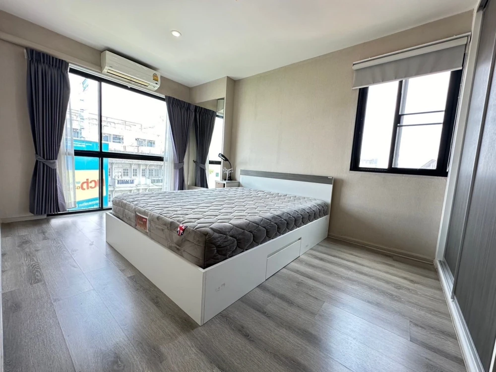Library House for sale, Charan Sanit Wong 13, corner room with privacy, comes with complete furniture, hurry and reserve now.
