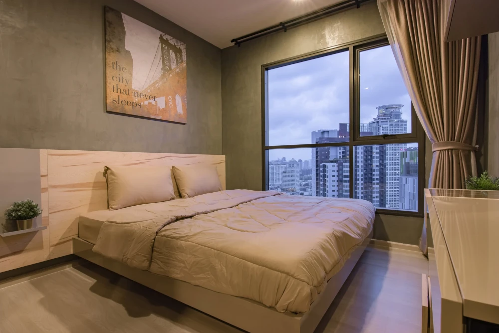 Selling LIFE Sukhumvit 48, fully furnished with built-in furniture throughout, Loft style decoration, and complete set of appliances. Book now!