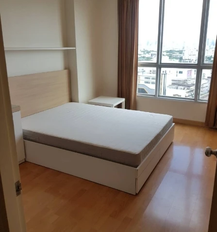Selling a fully furnished Life @ Phahon-Ari condo on the 15th floor. Book now!