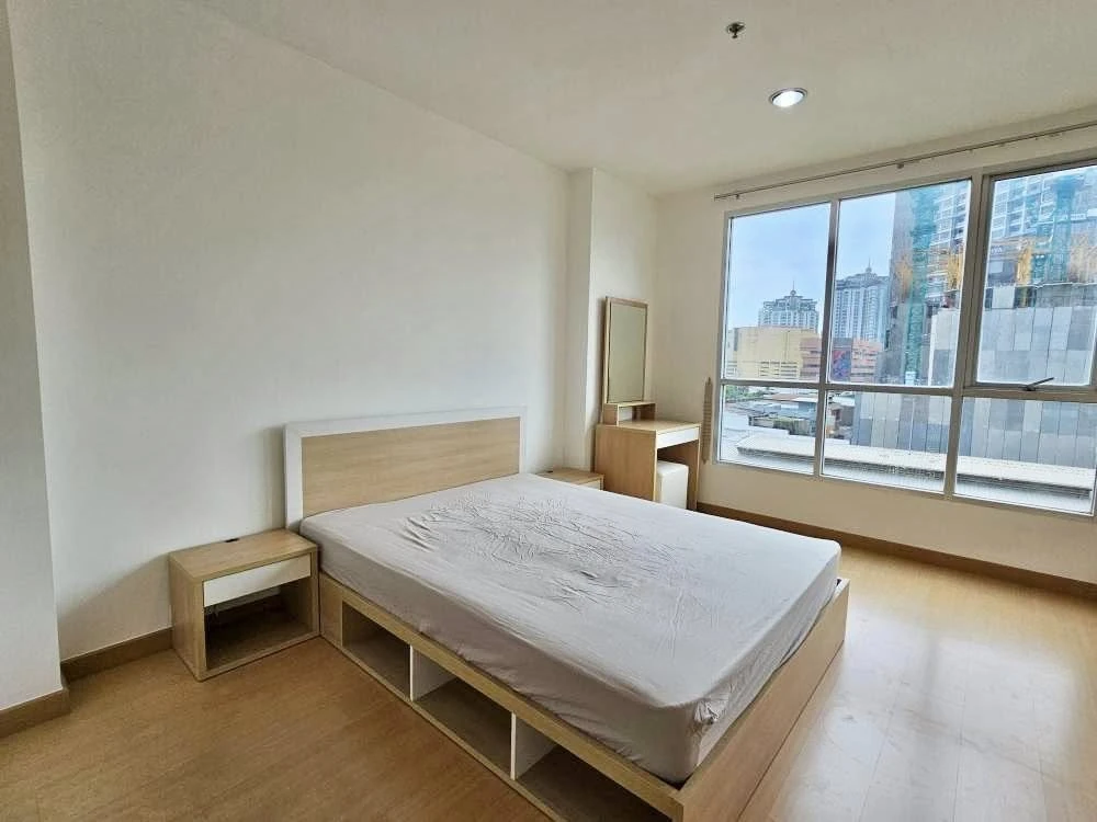 For sale: Life @ Sukhumvit 65, spacious room, lots of usable space, fully furnished and equipped with appliances. Reserve now!