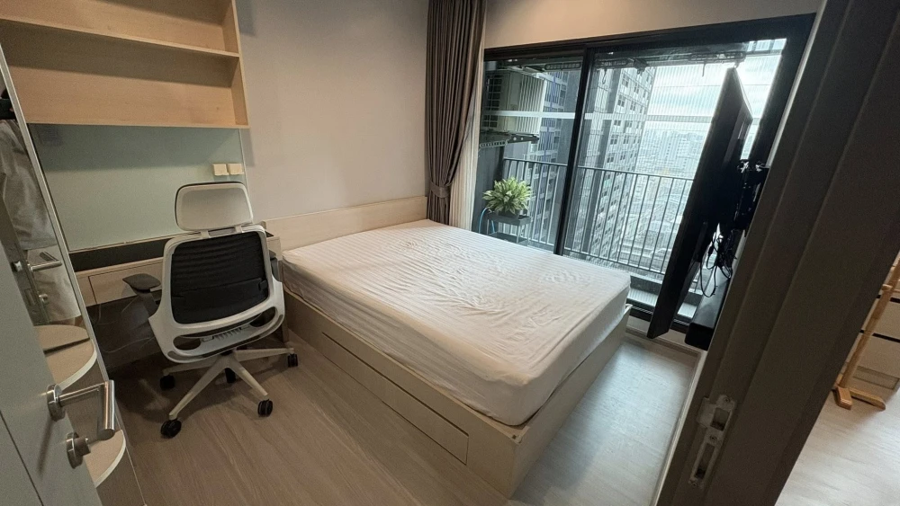 For sale: Life Asoke-Rama 9, high floor, spacious room, comfortable living, hurry and reserve now.