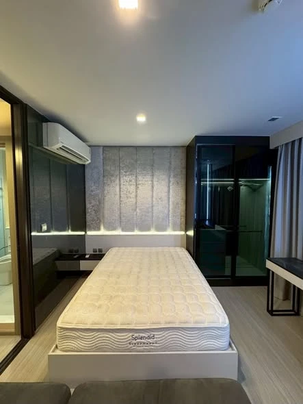 Life Asoke Rama 9 condo for sale. Ready to move in, fully furnished, high floor. Book now!