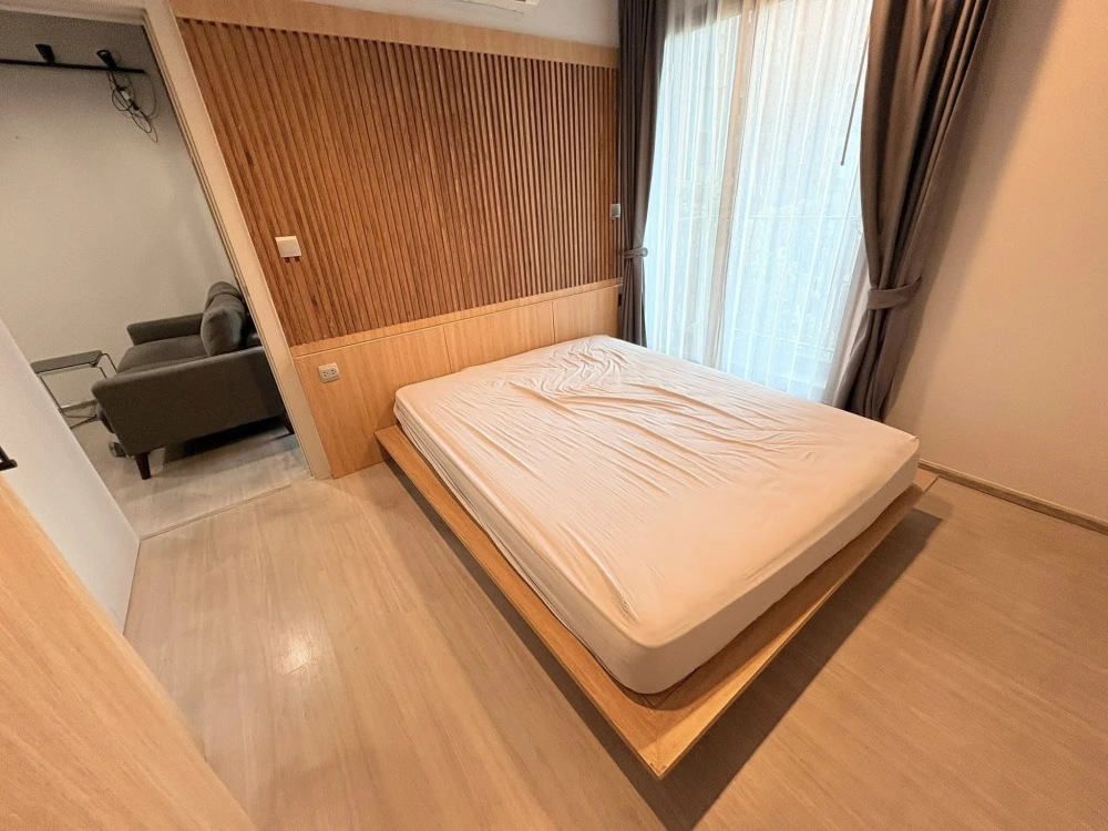 Selling a corner unit at Life Asoke-Rama 9, offering privacy and ample living space. Features high-quality built-in furniture. Don't miss out!