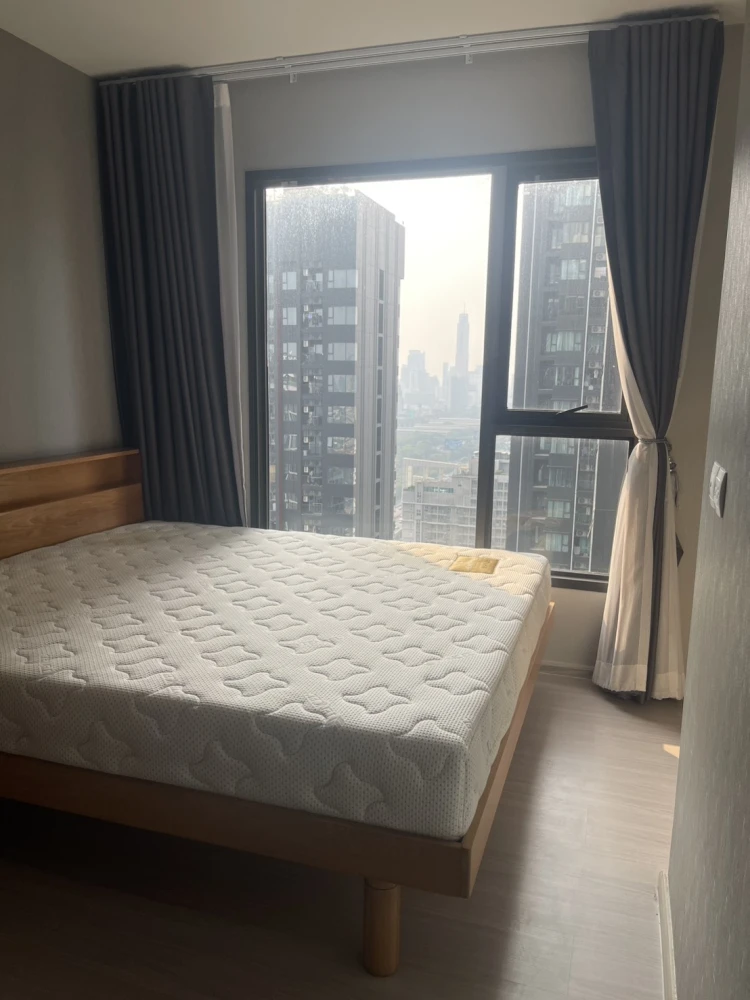 Selling Life Asoke-Rama 9 condo, 38th floor. Very high floor, excellent ventilation. Fully furnished with appliances. Don't miss out!