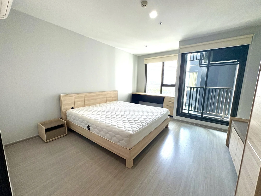 For sale: Life Ladprao Studio, larger than usual, not too far from the elevator, not next to the garbage room, no afternoon sun, not too hot, reserve