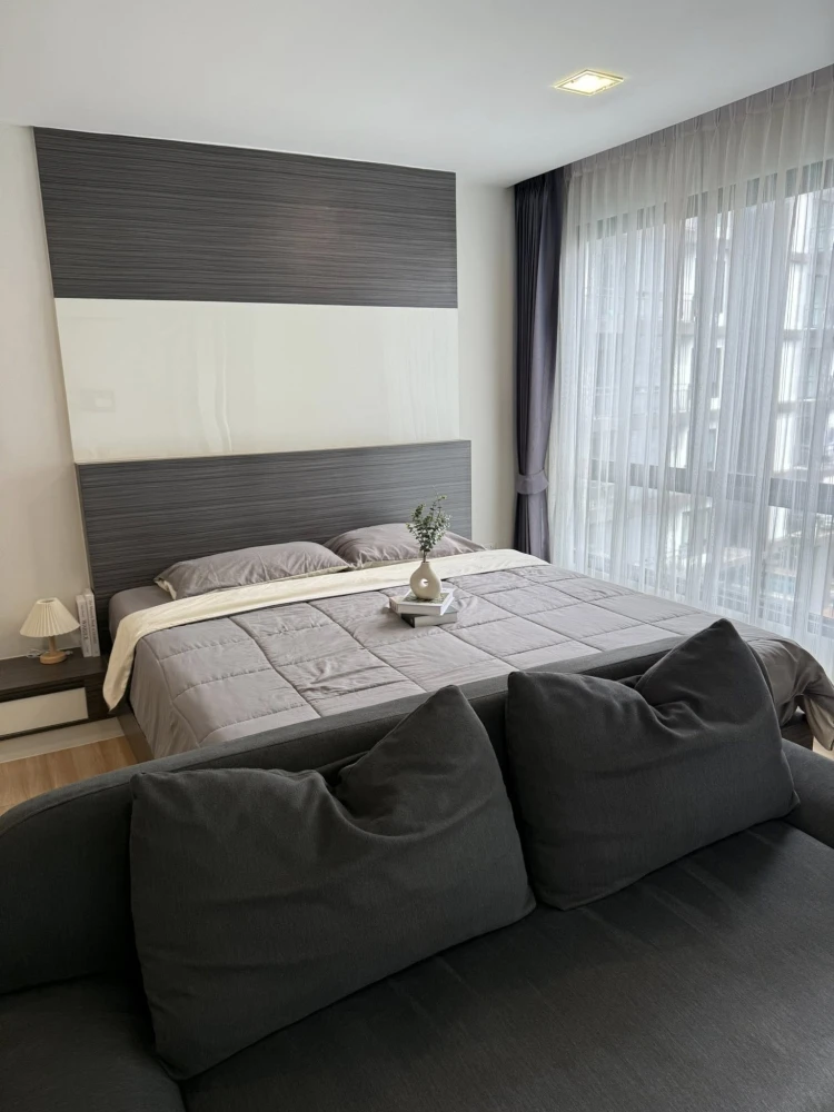 For sale: Living Avenue Bangsaen Studio room, decorated in a cool theme, comes with complete furniture. Reserve now!