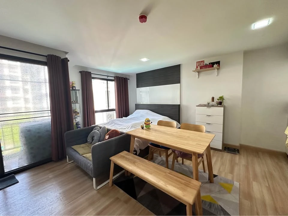 For sale Living Avenue Bangsaen Studio room, large usable area, fully furnished, pool view, hurry and reserve now.