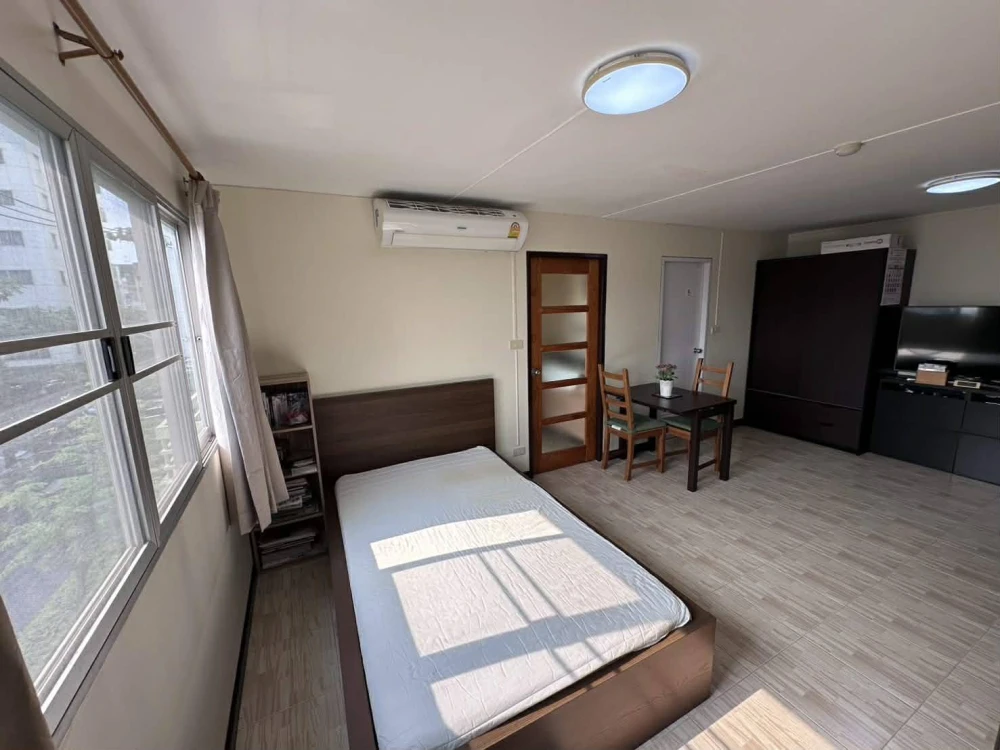 Selling a corner unit at Lumpini Center Ladprao 111, offering privacy and ample living space. Excellent location. Don't miss out!
