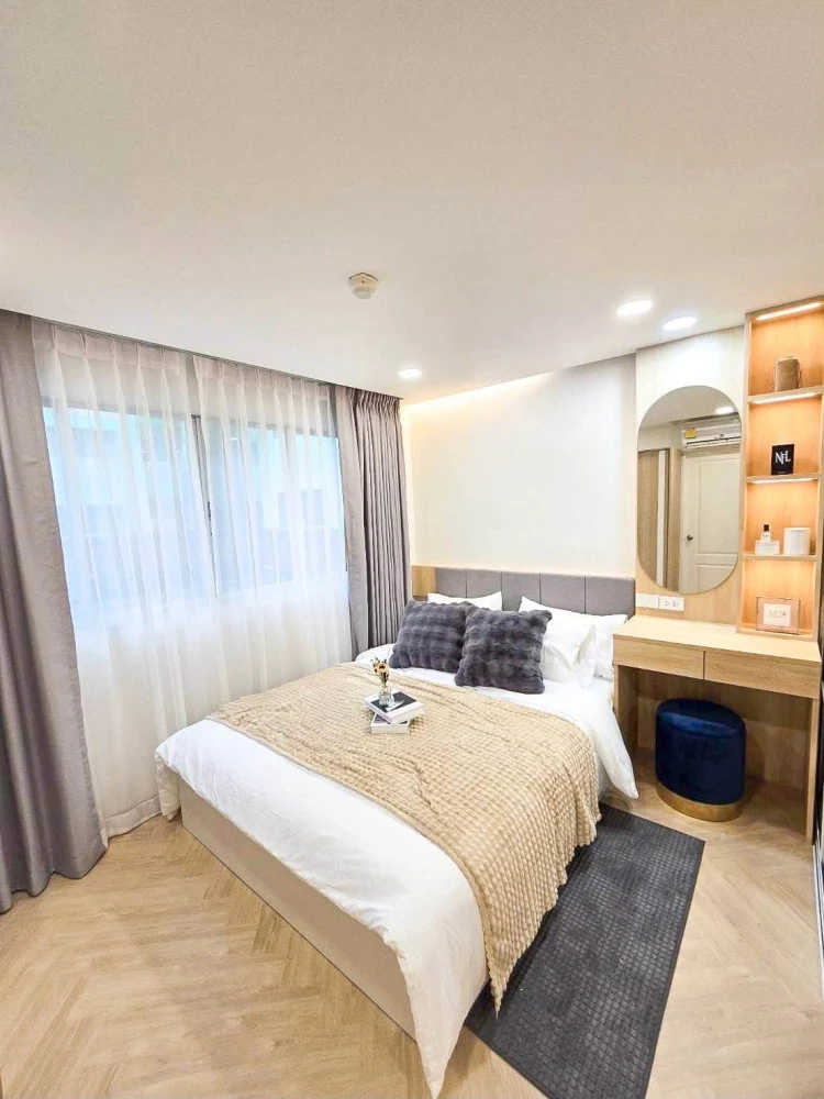 Selling a beautifully decorated, color-coordinated unit at Lumpini Center Ladprao 111, 6th floor, in a prime location. Book now!