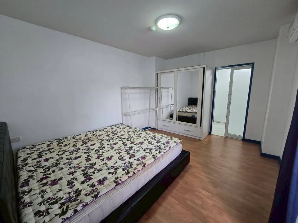 Selling Lumpini Center Ladprao 111, 1-bedroom unit with spacious living area, in a great location with convenient transportation. Book now!