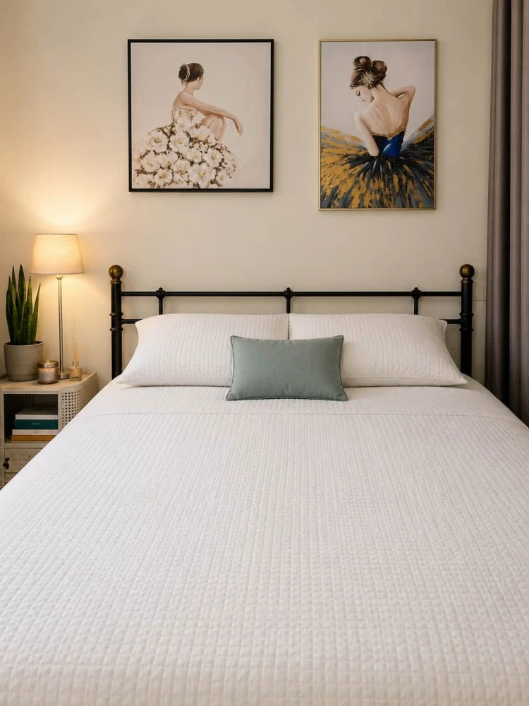Selling Lumpini Condo Town Rattanathibet. Beautifully decorated unit with a consistent color scheme and high-quality built-in furniture.Don't miss out