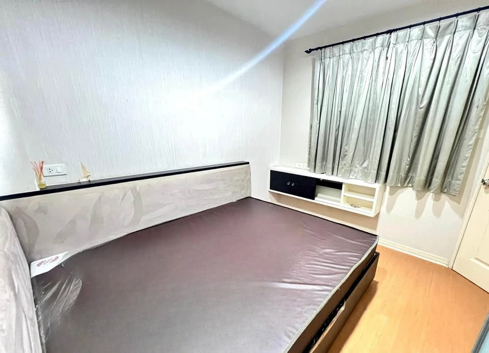 Selling Lumpini Condo Town Rattanathibet, 1 bedroom, 1 bathroom. Excellent location and fully furnished. Don't miss out!