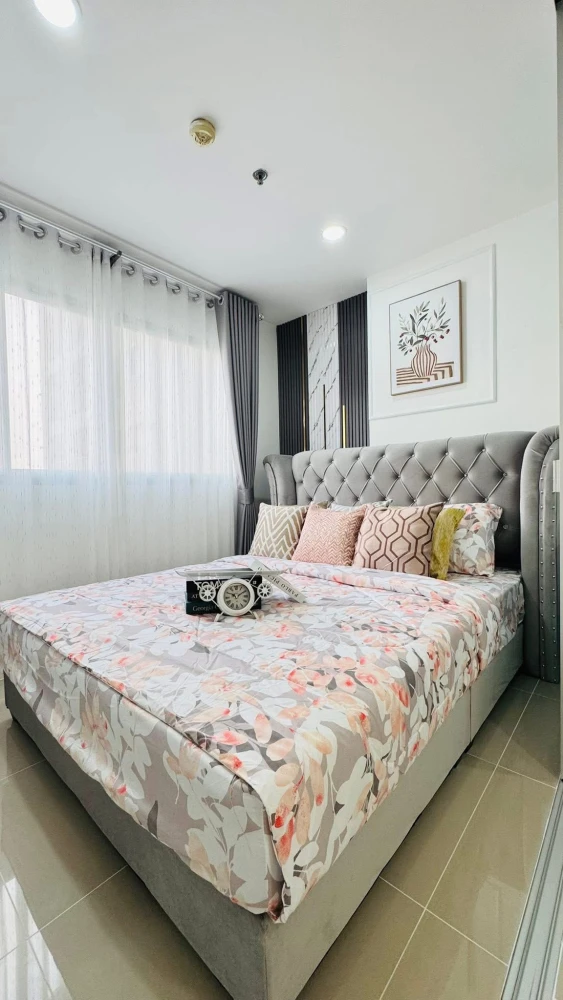 Selling Lumpini Condotown North Pattaya Sukhumvit. Beautifully decorated unit with high-quality built-in furniture. Book now!