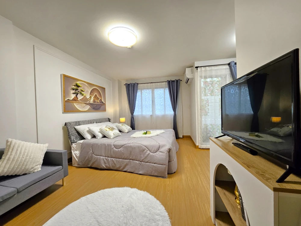 Selling LUMPINI CONDOTOWN RAMINDRA - LAKSI, 5th floor. Beautiful, stunning unit, fully furnished. Book now!