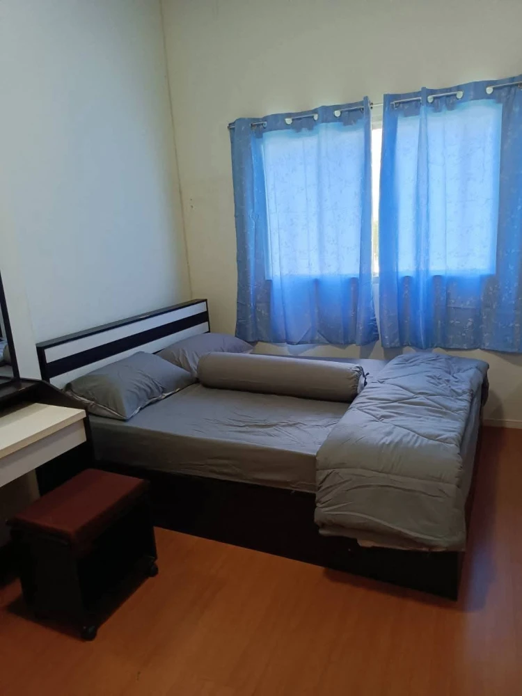 Selling a lovely unit at Lumpini CondoTown Romklao – Suvarnabhumi. Located on the 1st floor, it comes fully furnished with complete amenities.Book now