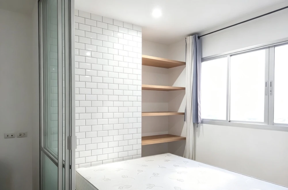 Selling a lovely unit at Lumpini Mega City Bangna. Features include high-quality wallpaper and complete amenities. Book now!