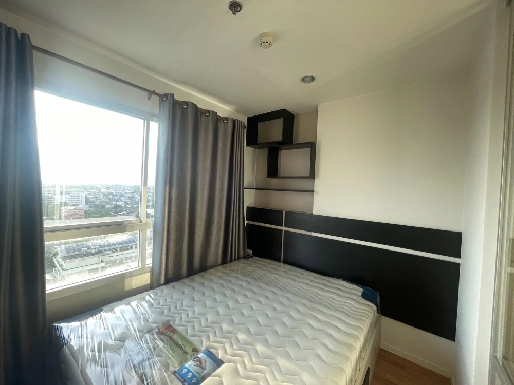 For sale: Lumpini Park Phetkasem 98, a lovely room, good location, convenient transportation, comes with complete furniture. Reserve now!