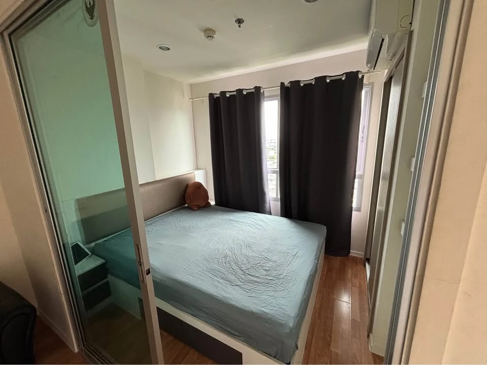 For sale: Lumpini Park Phetkasem 98, a lovely room, comes with complete furniture and electrical appliances, just bring your bags and move in.