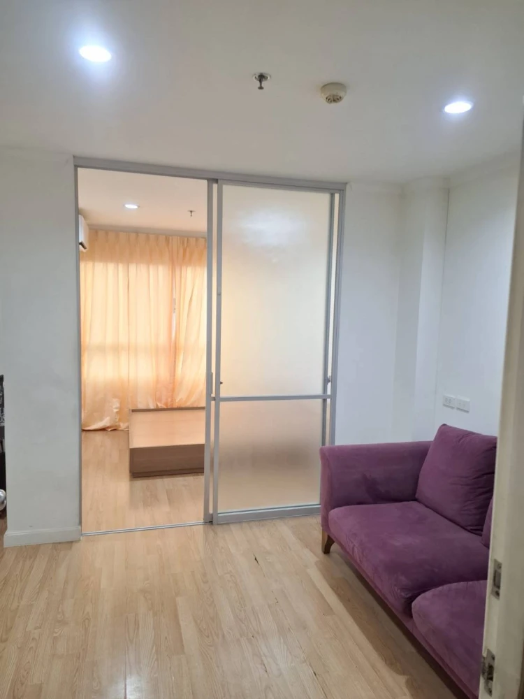 For sale: Lumpini Park Pinklao, 18th floor, partitioned room, fully furnished, nice to live in. Reserve now, don't miss out!